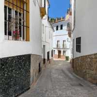 Setenil de las Bodegas สร้างบ้านใต้หินในสเปน