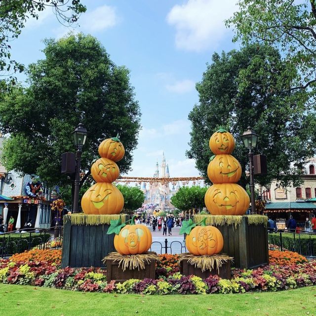 Spooky but Fun Times at SH Disneyland 👻 