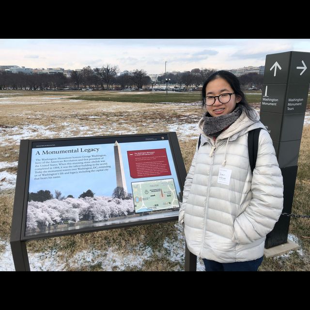 มาถ่ายรูปกับ Washington Monument กัน