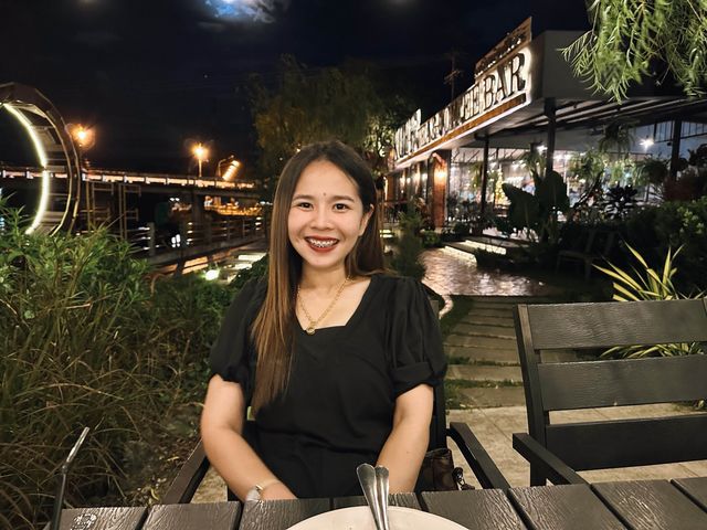 “Koff house bar & eatery” ร้านอาหารริมแม่น้ำจันท์ 