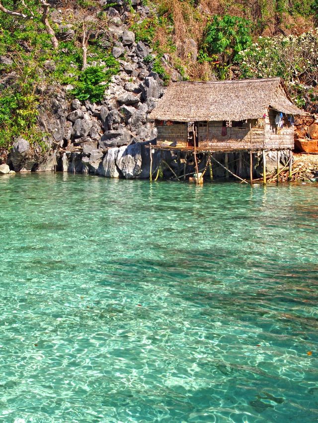 The most beautiful sea-to-lake in the Philippines, comparable to the Maldives in beauty.