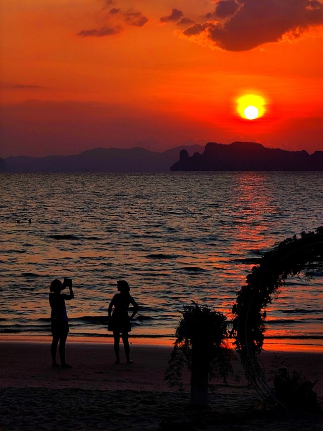 Thailand Krabi | Amari Vogue, a stunning resort on a romantic sunset beach.