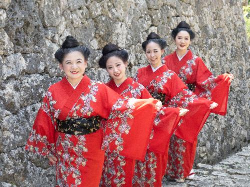 ゆいゆいシスターズ レコ発コンサート 天まで届けシトゥリトゥテンのチケット(沖縄県・2026/10/16(金)) | 与那原町上の森かなちホール