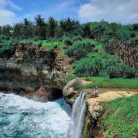 KARANG BOLONG BEACH : PACITAN