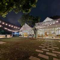 Twin Housemate Cafe
