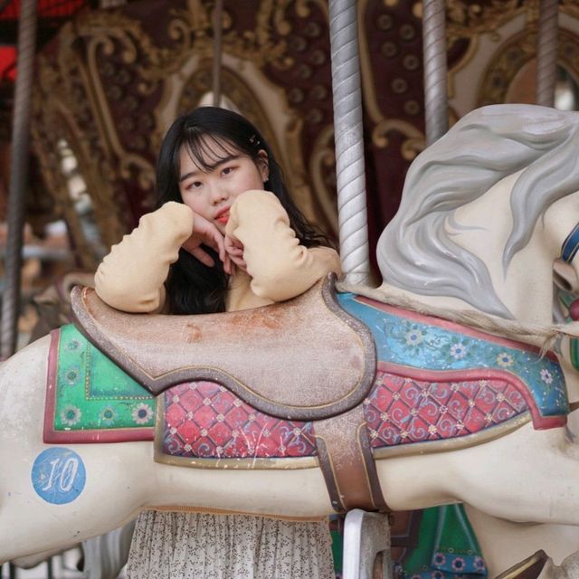 사람 없는 놀이공원에서 여유롭게 사진 찍을 수 있다?!
