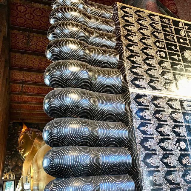 全世界最金碧輝煌的臥佛