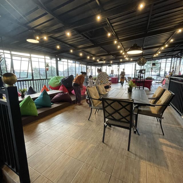 Edensor Hills Villa & Cafe, Sentul