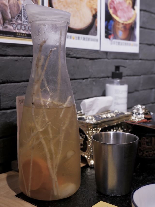 金黃雞湯火鍋，必吃鹹蛋黃響玲 