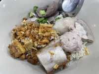 ข้าวต้มแห้งภูเก็ต ที่แถวยาวเหยีดฃยด แต่ต้องไปลอง