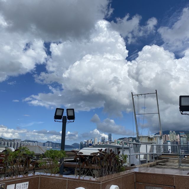 暑假千禧游泳池