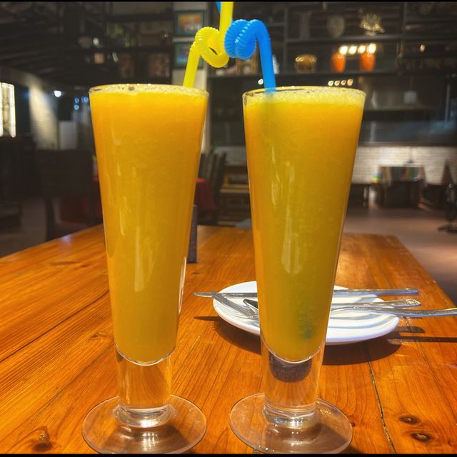 Rosewood Café & Restaurant at Xingping 