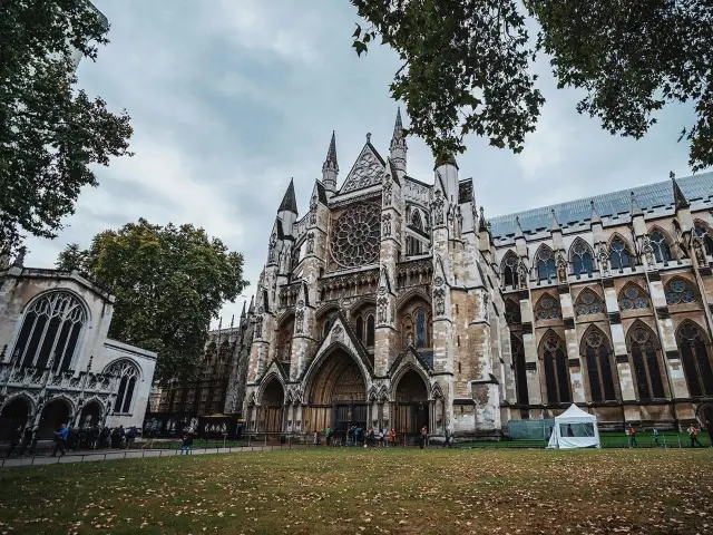 เวสต์มินสเตอร์แอบบีย์ (Westminster Abbey) 