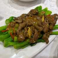 邊個話我傻？請佢食燒鵝!