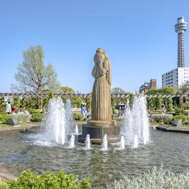 春の山下公園噴水付近