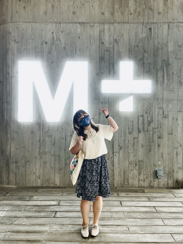 【香港博物館好去處】 M+ 視覺文化博物館｜簡約工業風打卡一流。衝擊視覺的藝術之旅