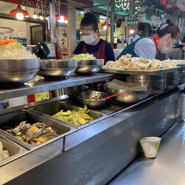 광장시장 모녀칼국수 : 칼제비와 보리밥 맛집