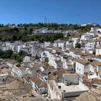 Setenil de las Bodegas สร้างบ้านใต้หินในสเปน