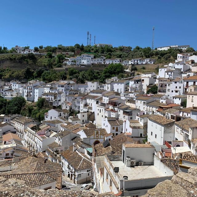 Setenil de las Bodegas สร้างบ้านใต้หินในสเปน