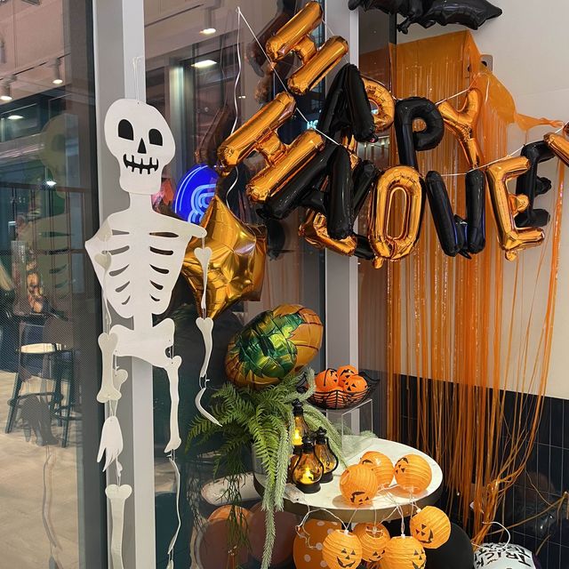 Hallowen-themed cafe 