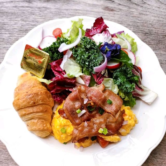 Sun Rays Café - Breakfast & Brunch 😋🕊