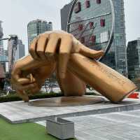 Kpop fans of Gangnam - find its sculptures 