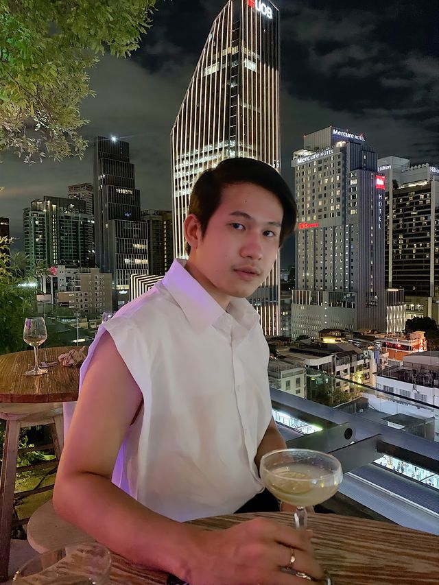 Escape Bar รูฟท็อปใจกลางพร้อมพงศ์ 🥂