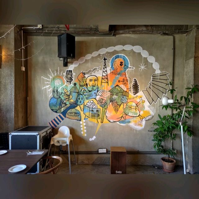 Western, American, Asian in One Cafe