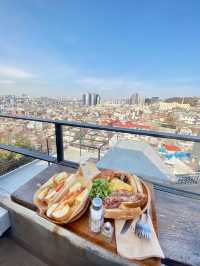 Hilltop cafe for brunch with a view! 