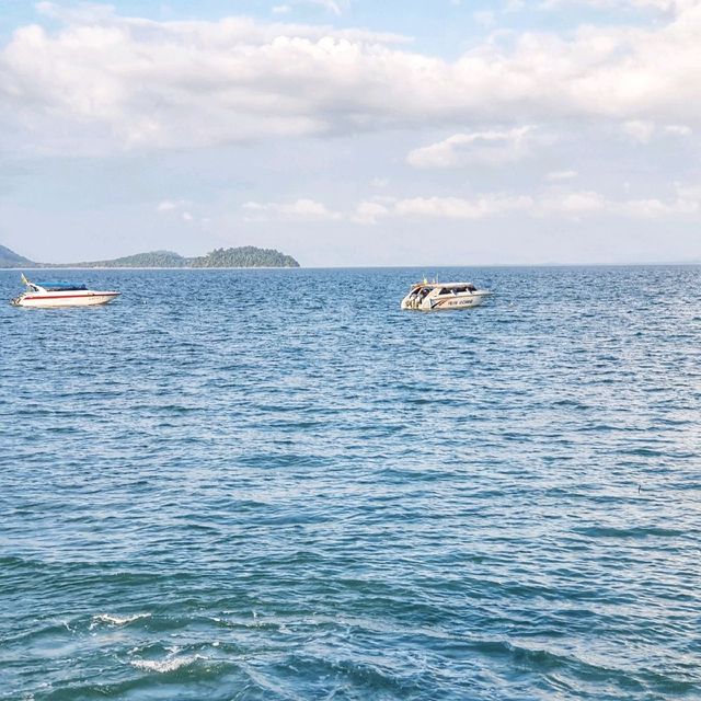 ชวนเธอไป ติด เกาะ🏝