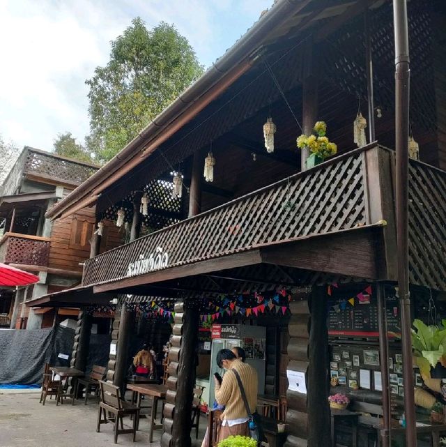 หมู่บ้านกลางป่าแม่กำปอง