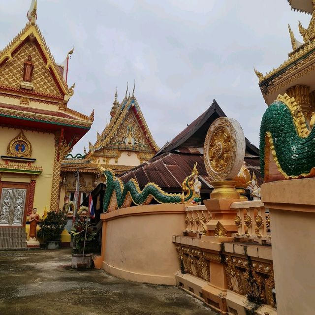 วัดพระแท่นบ้านแดงอ.พิบูลย์รักษ์ สงบสวยงามศักดิสิทธ