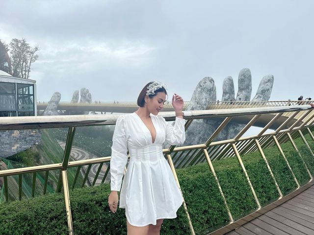 สะพานมือยักษ์ Golden Bridge 