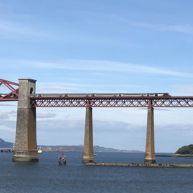 在愛丁堡欣賞世界最長的多跨懸臂橋Forth Bridge