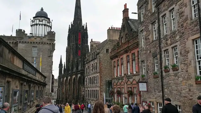 Edinburgh, bagpipe, stunning views 👌 