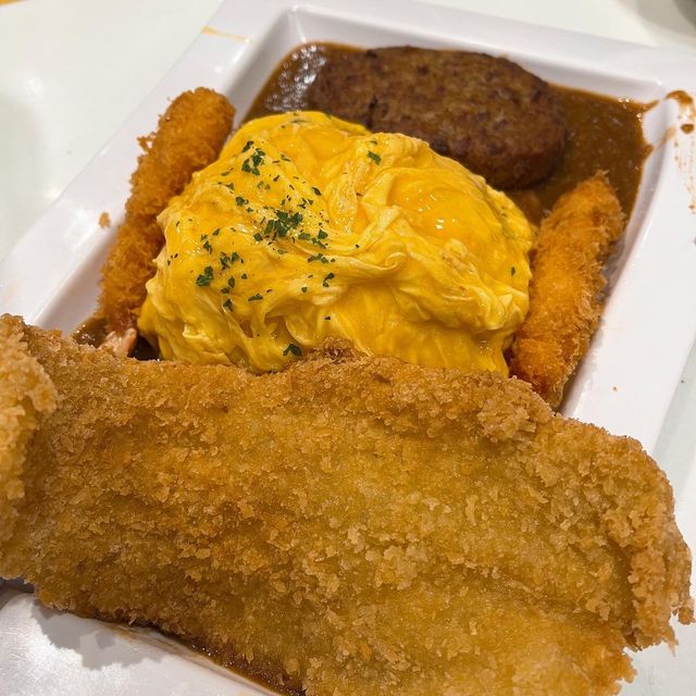 兩個人都唔會食得晒嘅巨size蛋包飯🍚