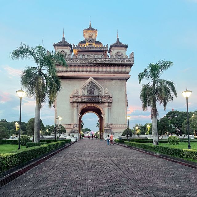 ประตูซัย(ชัย) 🇱🇦แหล่งท่องเที่ยวแห่งเวียงจันทร์