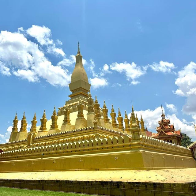 Pha That Luang Stupa