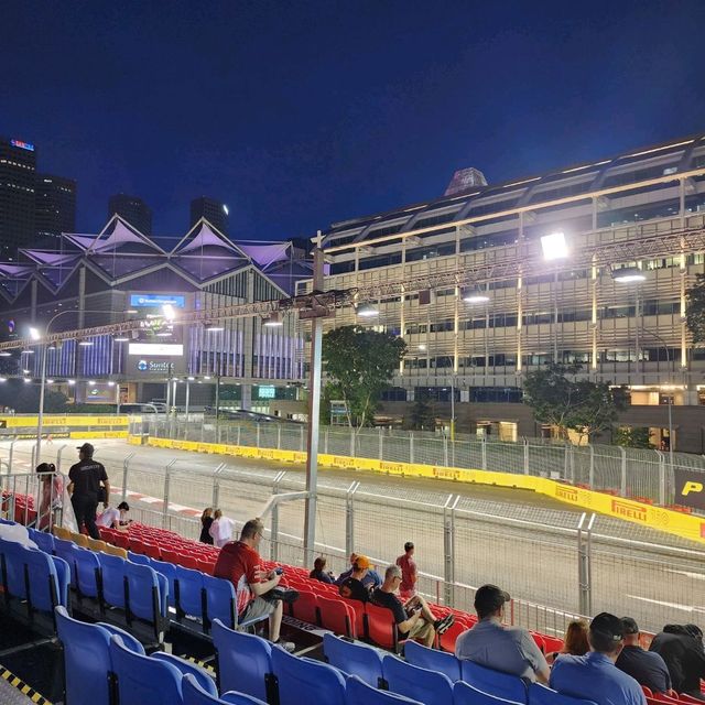 SG F1 Sat Night 