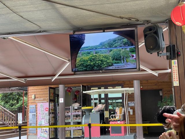 魚藤坪遊客服務中心 龍騰站C路線報到區 空間環境很大很寬敞