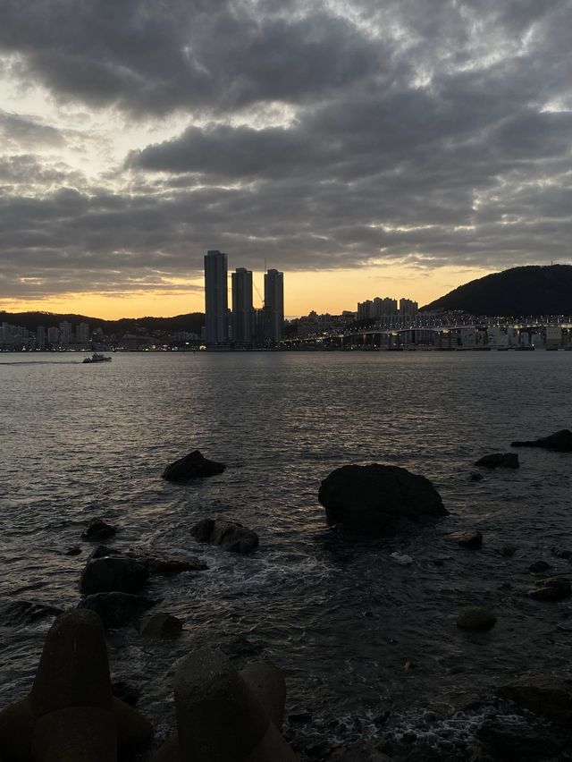 야경과 노을, 바다를 한눈에 ‘흰여울 해안터널’