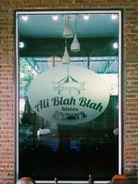 Ali Blah Blah bistro, A homey cafe