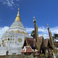 ขอพรพระเจ้าทันใจที่วัดเชียงยืน