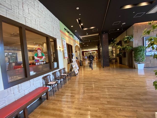 バスターミナル 併設ショッピングモール「みらい長崎 COCOWALK」