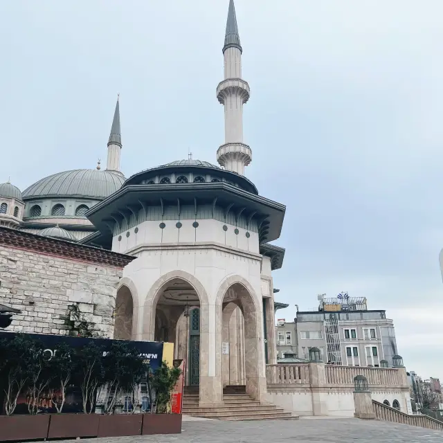 Taksim mosque สถาปัตยกรรมงดงามกลางเมือง 🇹🇷