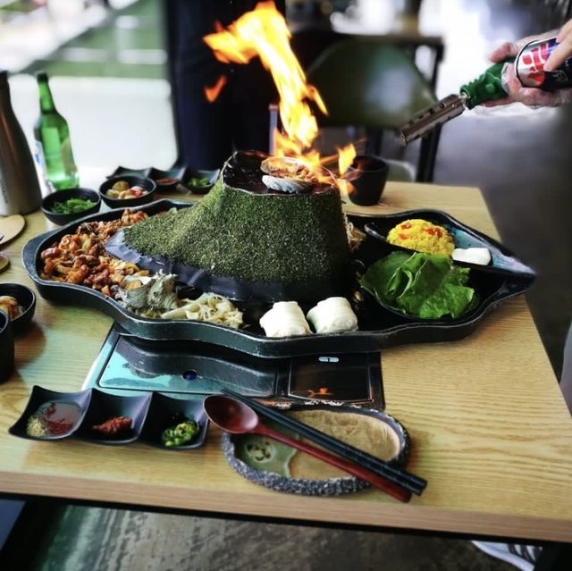人氣頂爆海鮮燒烤火山🌋將把火山🌋劈開🥢劈開🍾