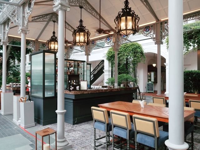 Bars for drinks and tipples at Raffles Hotel