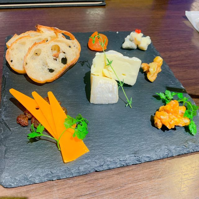 諏訪湖を臨みながら食事ができるレストラン