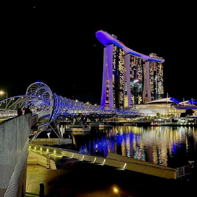 สะพานเฮลิกซ์ (Helix Bridge)

