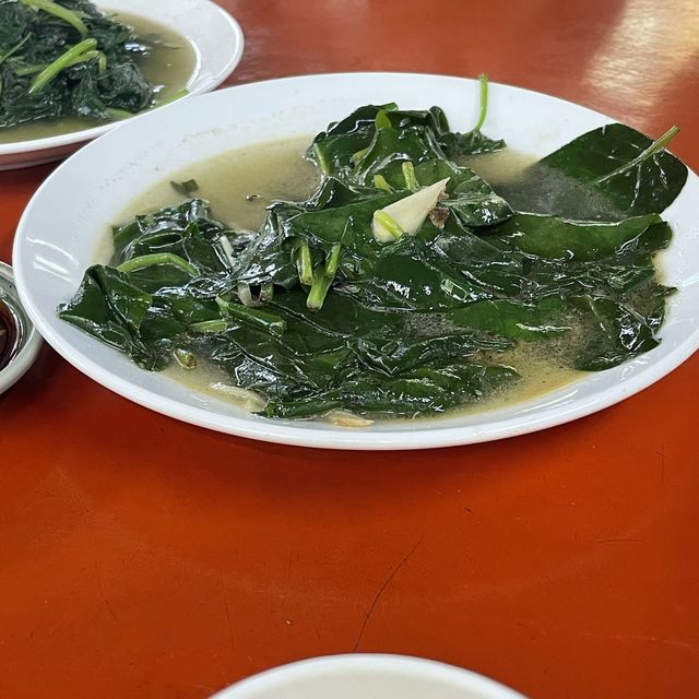 竹子湖裡的特色餐廳，便宜好吃，人潮不多👍